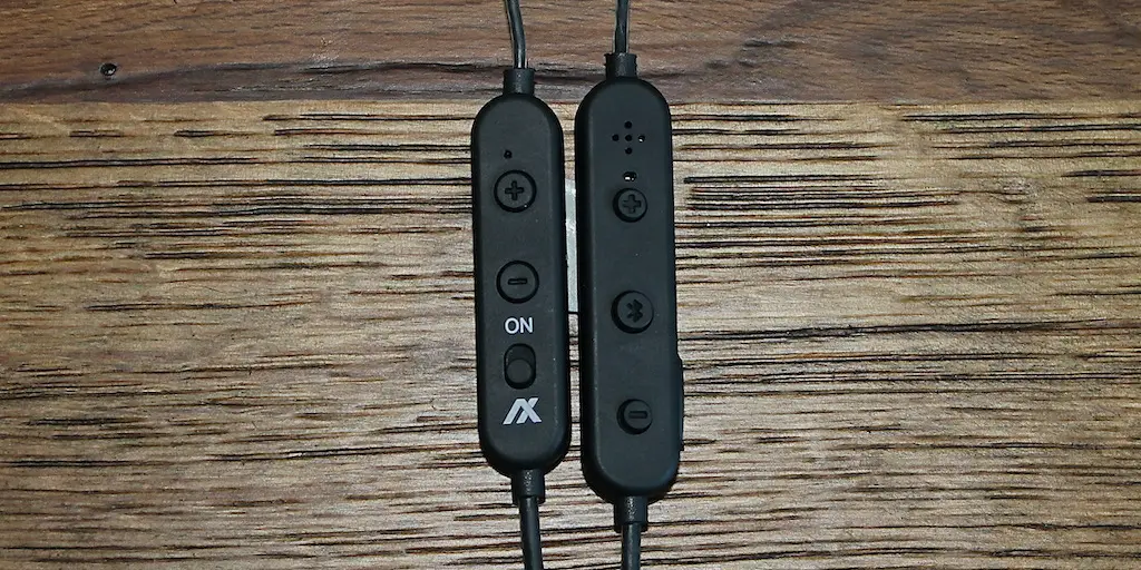 picture of axil gs extreme earbuds controls old
